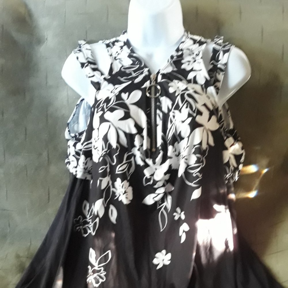 Dress Barn Black & White Floral Cold Shoulder Tunic Blouse Size 18/20 Plus Size